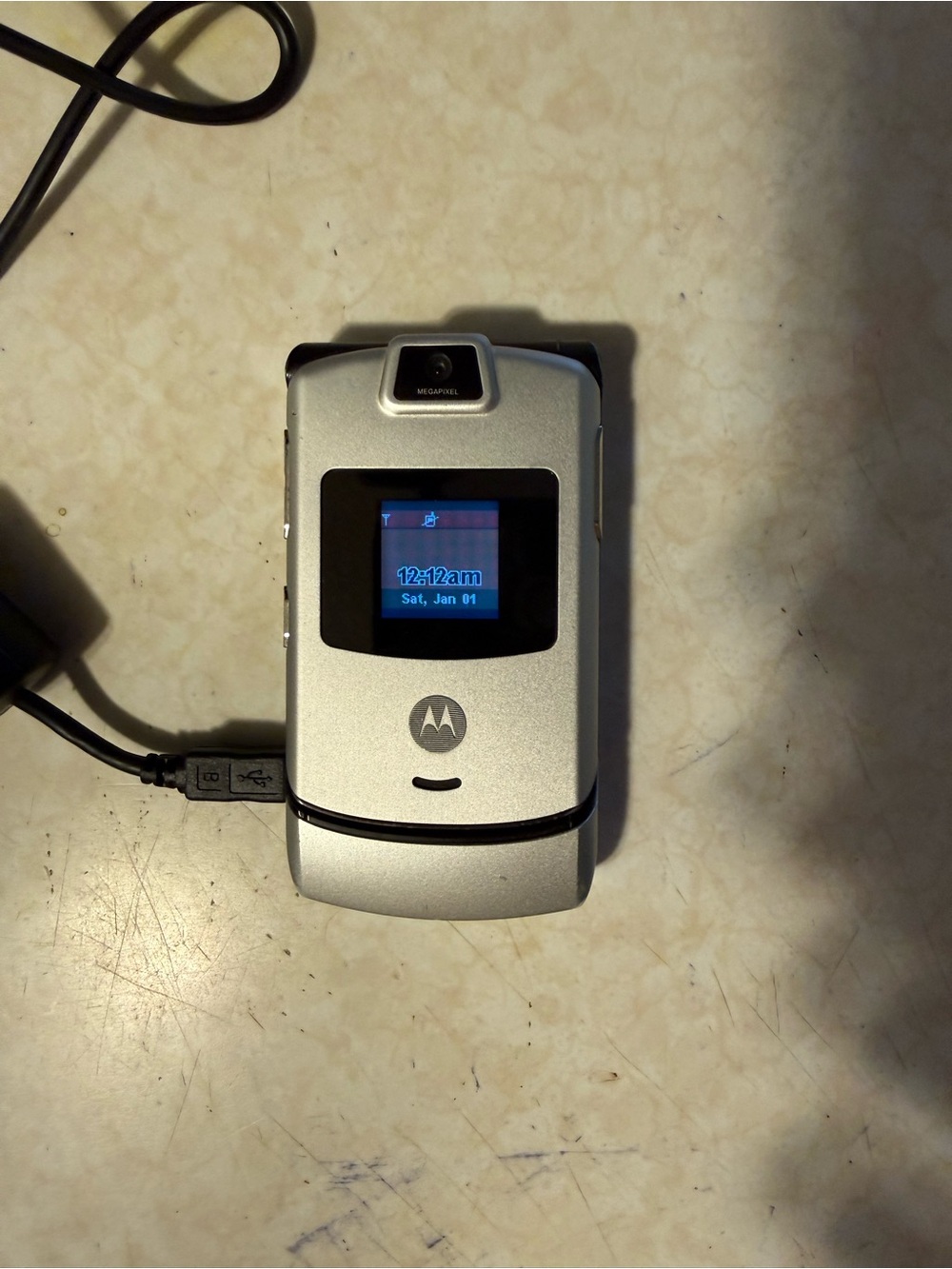 VINTAGE MOTOROLA RAZR PHONE